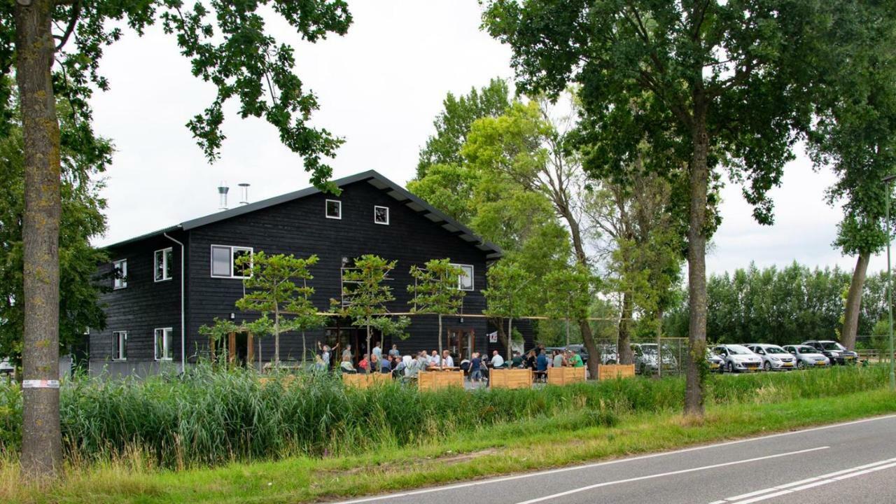 De La Rue Pipowagens Hotel Sleeuwijk Exterior photo